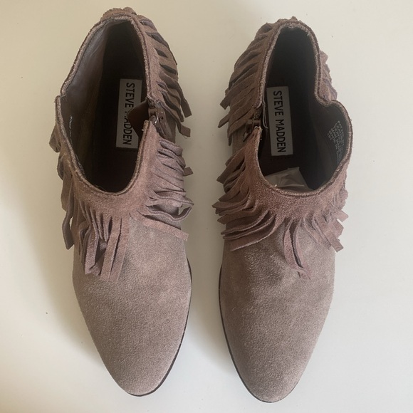 Steve Madden Patzee Suede Low Heel Fringe Ankle Booties Size 8 NWOT w/ Defects - Picture 3 of 16